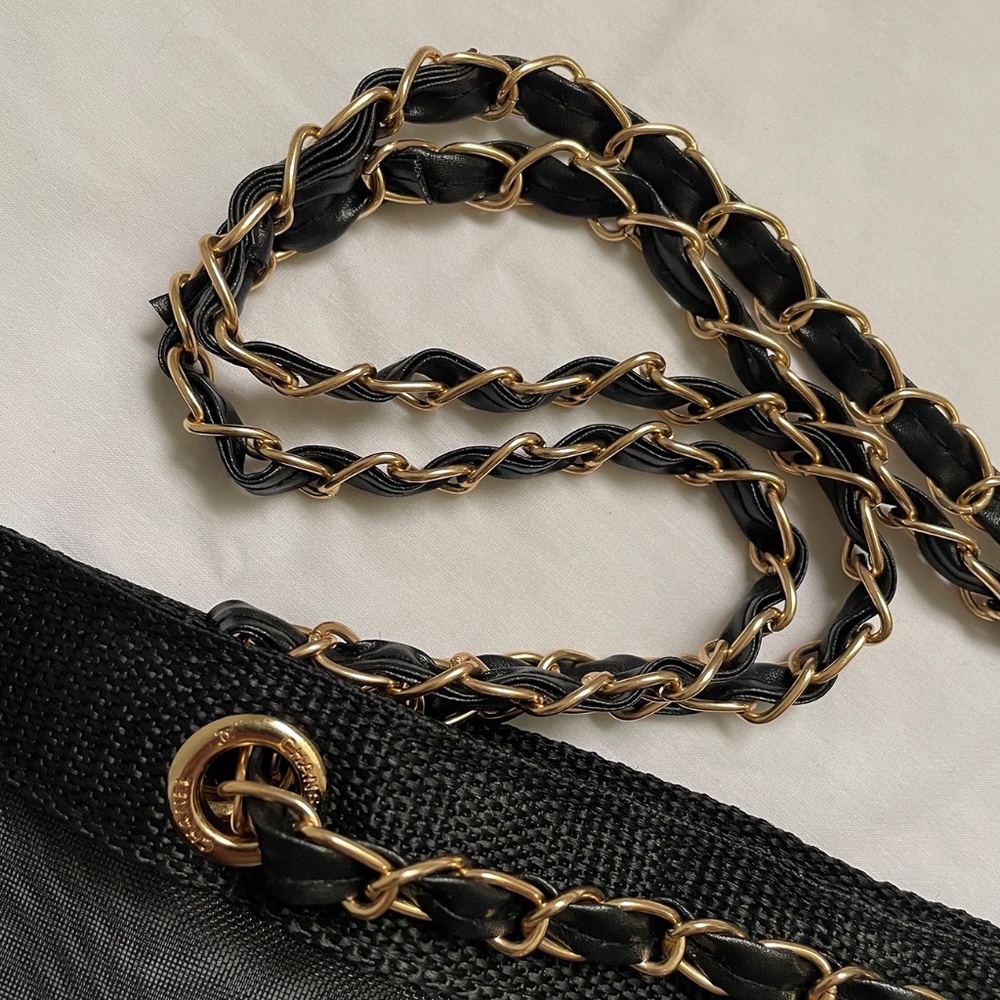 ~Chanel GWP Black Mesh Tote Bag with Gold Chain Straps - Picture 4 of 15